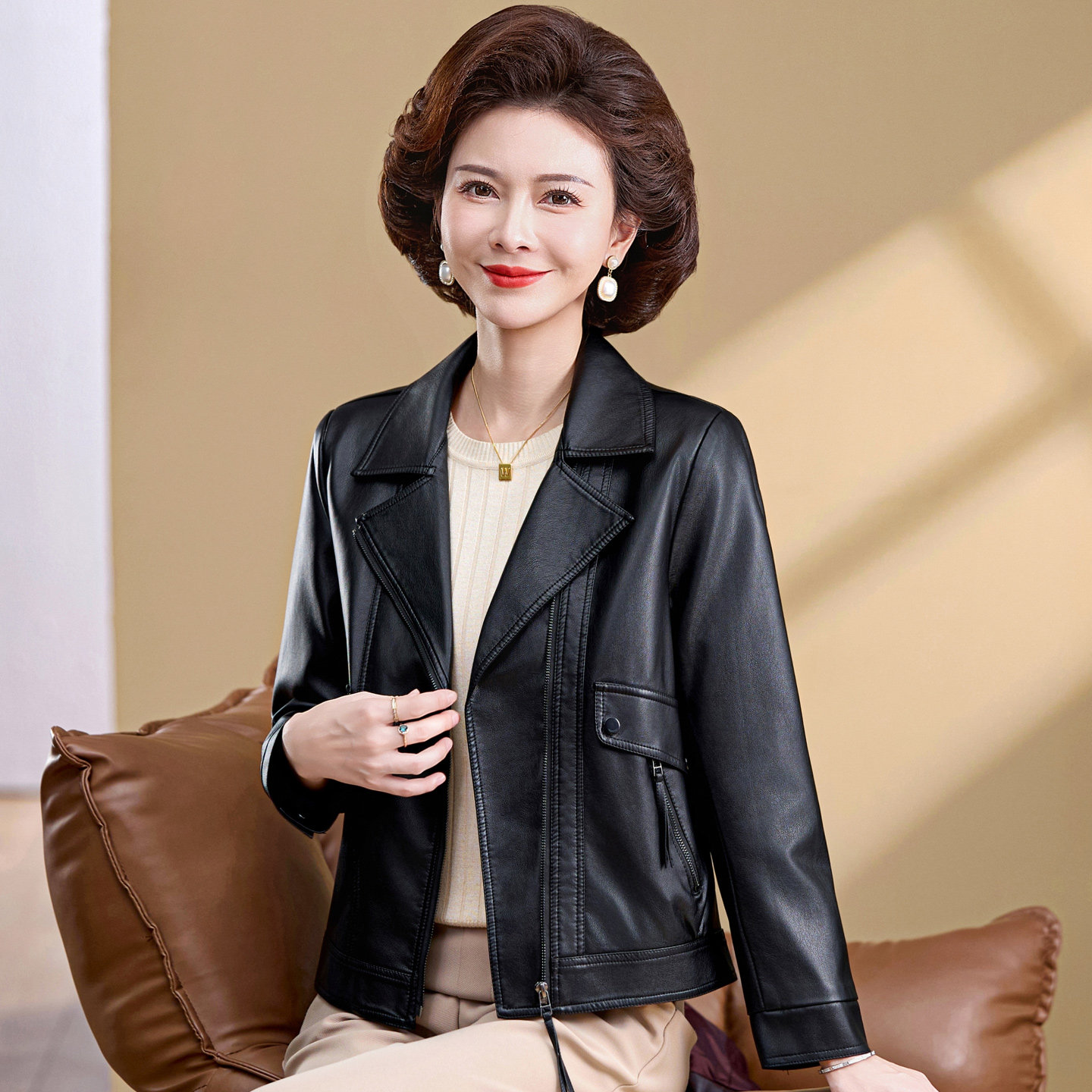 皮衣外套女新款年轻妈妈春装皮夹克时尚洋气机车风PU皮褂黑色显瘦