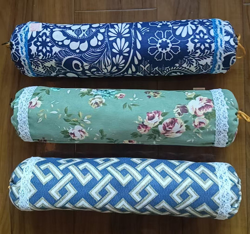 靰鞡草制作颈椎枕，长45cm直径10-15cm。