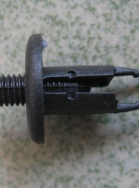 1206的8.6MM孔26MM长膨胀丝穿芯钉叶子板档泥板后备箱卡扣卡子