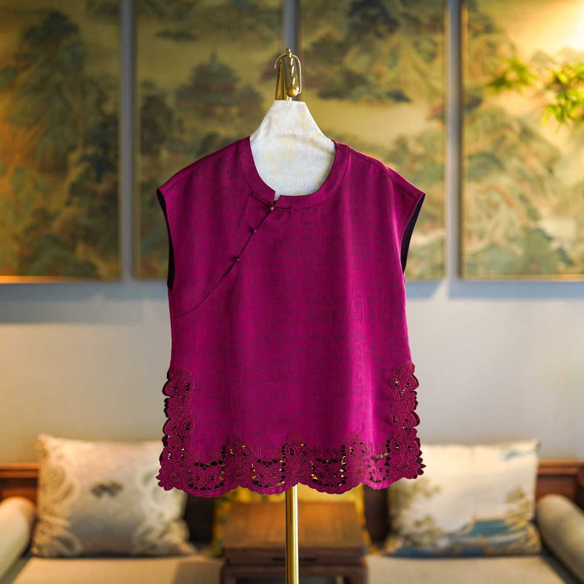 蓝大桑蚕丝2025夏玫红色剪花上衣