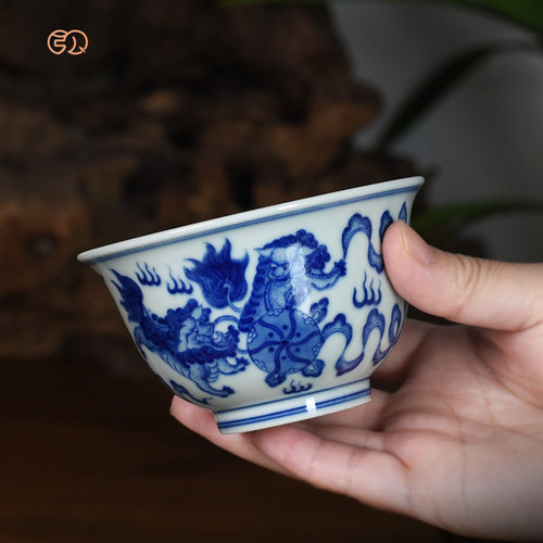 百弘柴窑青花瓷狮子滚绣球压手杯