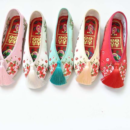 中式婚鞋新娘刺绣古装女民族风绣花鞋流苏鞋秀禾粉色鞋子平底布鞋