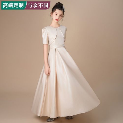 小女孩独唱歌音乐会演奏生日礼服