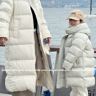 BabyWe童装慵懒不臃肿90白鸭绒长款保暖三防面料连帽亲子羽绒服