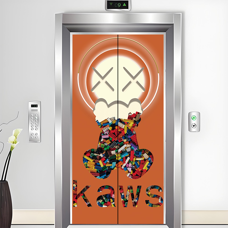 潮牌kaws暴力熊电梯门装饰贴纸整张防火门定制电影院加厚自粘贴画图片