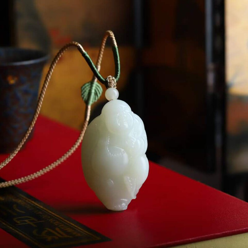 天然新疆和田玉玉器工艺品俄料羊脂级羊脂玉弥勒佛吊坠挂件带证书
