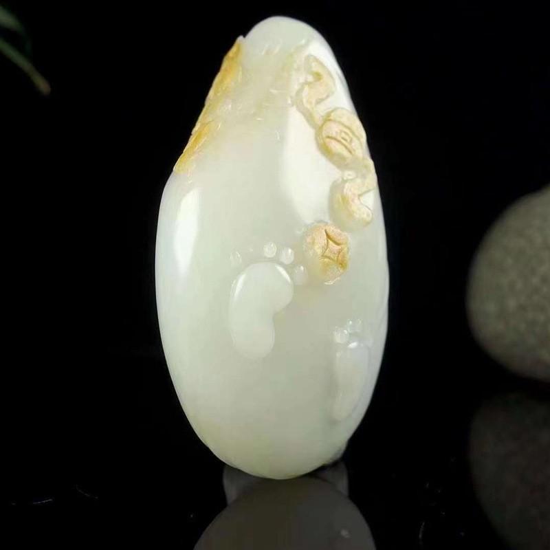 玉器工艺品天然新疆和田玉俄料俏色福在眼前手把件民族风白玉把件