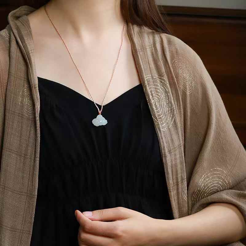 玉器工艺品天然新疆和田玉青海料羊脂级白玉小兔子吊坠女款玉挂坠