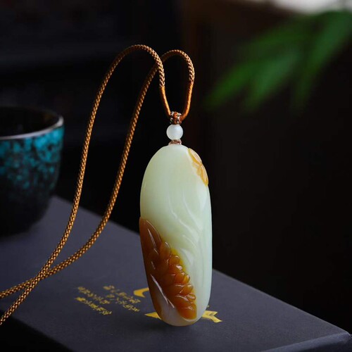 玉器工艺品天然和田玉新疆且末料老料俏糖色蝶恋花玉石挂件吊坠
