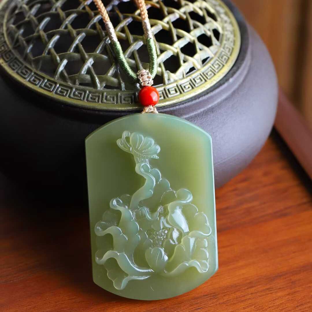 玉器工艺品天然新疆和田玉青海料老料湖水绿蝶恋花吊坠男女挂件