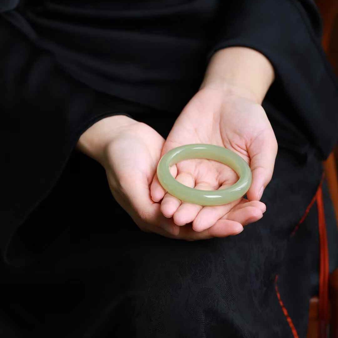 玉器工艺品天然新疆和田玉若羌黄口料老料素面镯女款素面手镯礼物