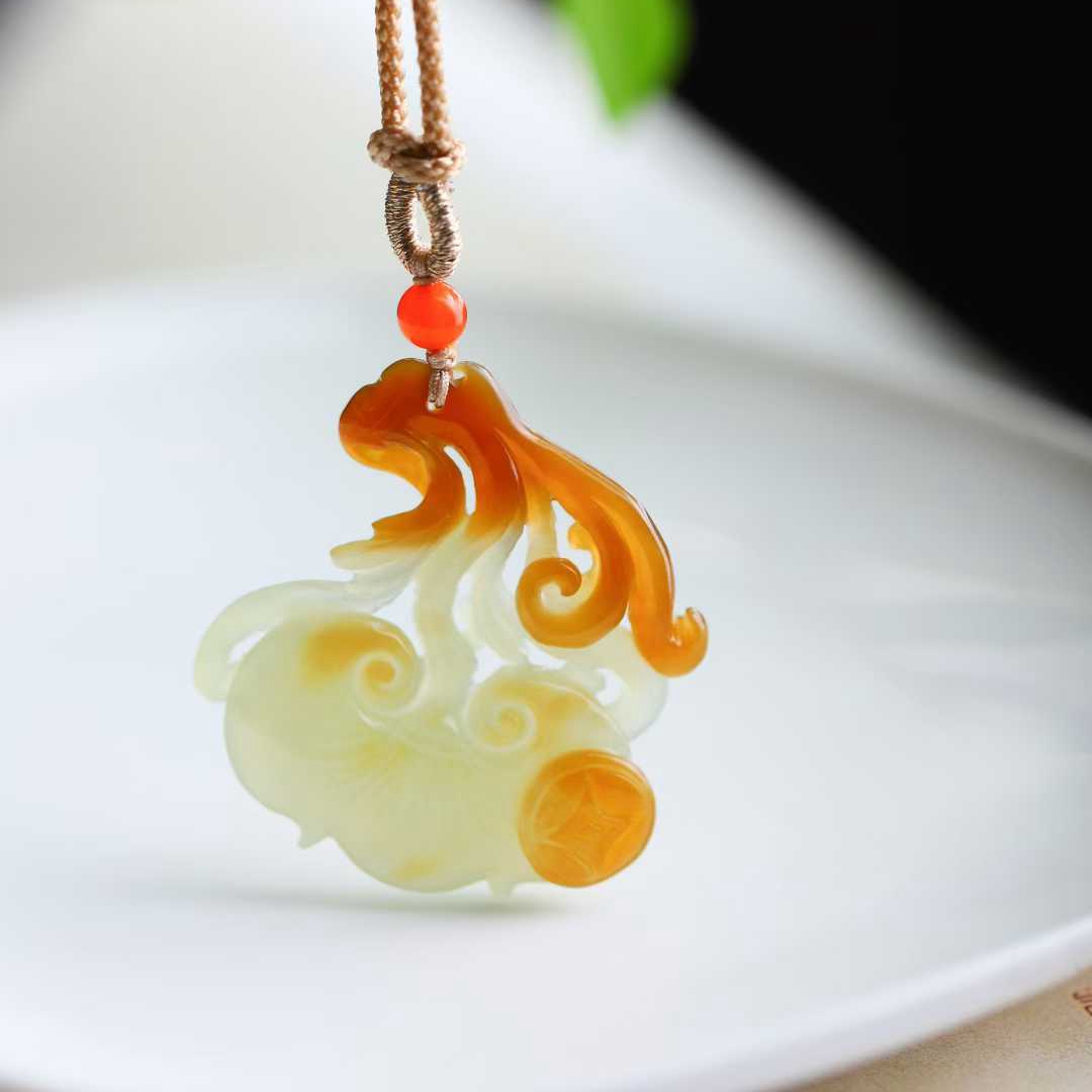 玉器工艺品天然新疆和田玉新疆且末料老料俏糖色如意女款吊坠送证