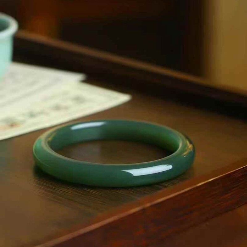 玉器工艺品天然新疆和田玉青海料老料湖水绿素面镯女款手镯送证书