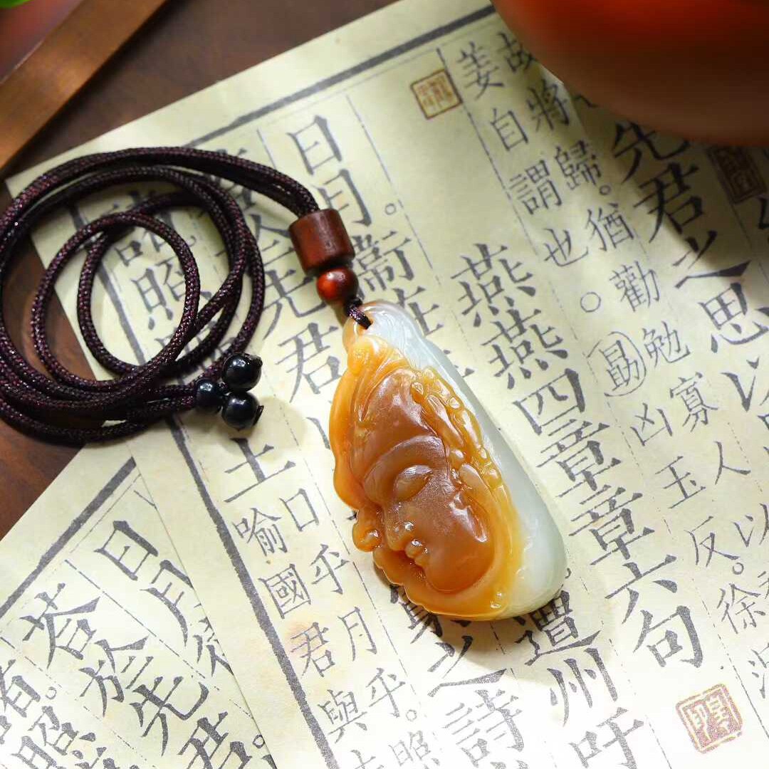玉器工艺品天然新疆和田玉且末料老料俏糖色一念之间吊坠男款挂件