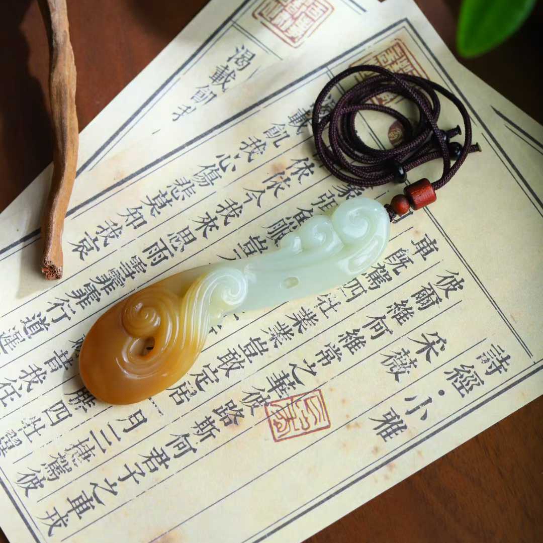 玉器工艺品天然新疆和田玉新疆且末料老料俏糖色悟道吊坠男女挂件