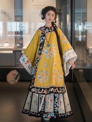 古装清汉格格服女复原对襟圆领古董民族服装重工印花马面裙两件套