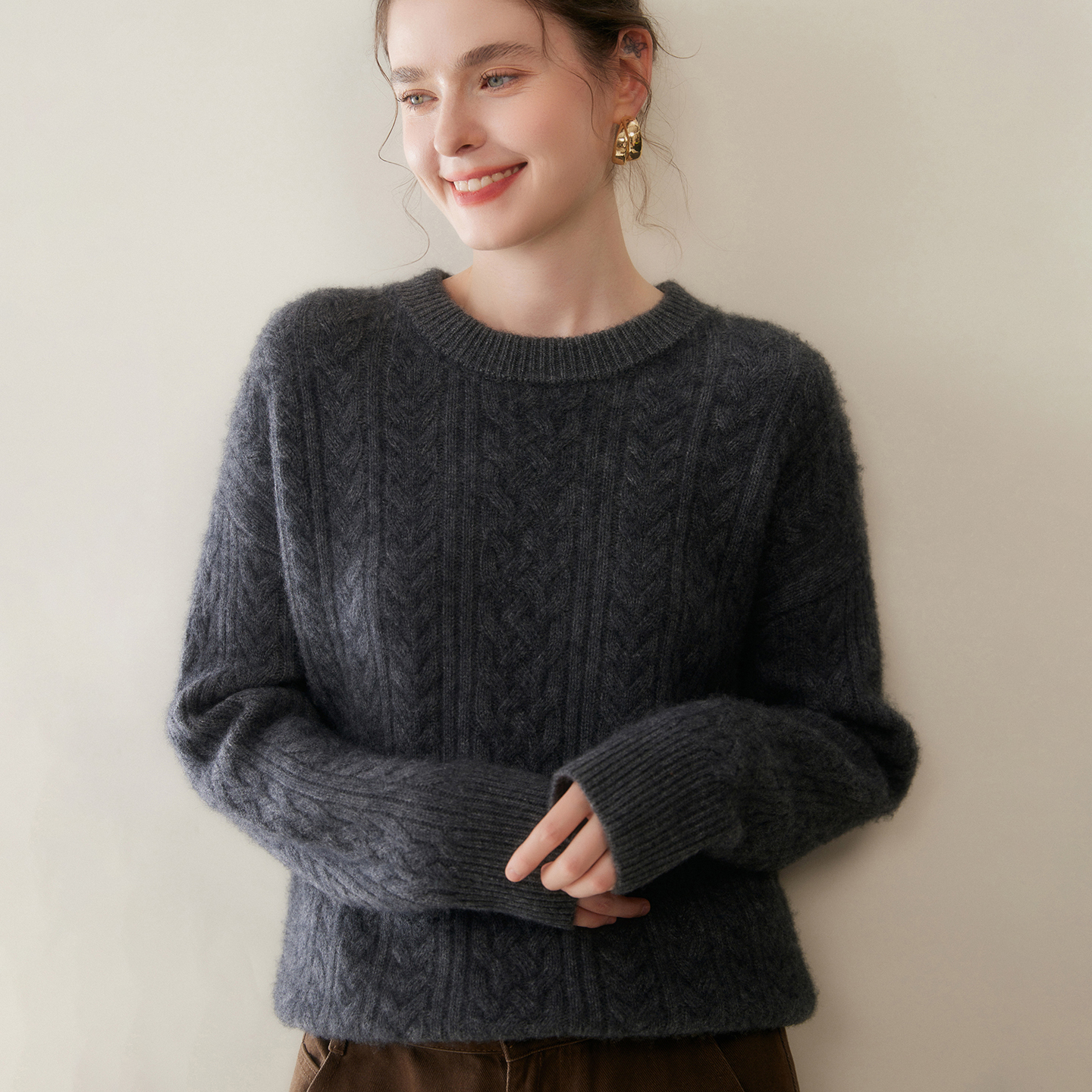 三股落肩麻花圆领纯羊绒衫