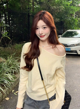 粉色不规则斜肩毛衣女款2025新款开春季修身露肩早春chic针织上衣