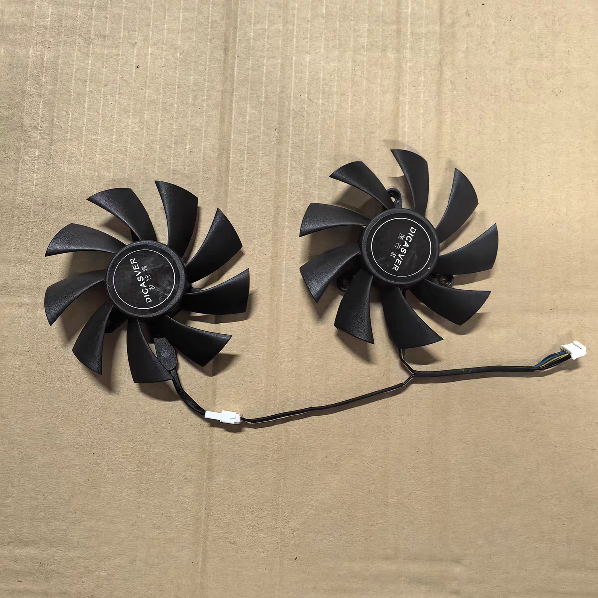 全新 索泰 发行者RX580 显卡散热静音风扇 孔距4.2cm直径8.3cm图片