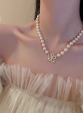 今年流行的珍珠项链闪钻