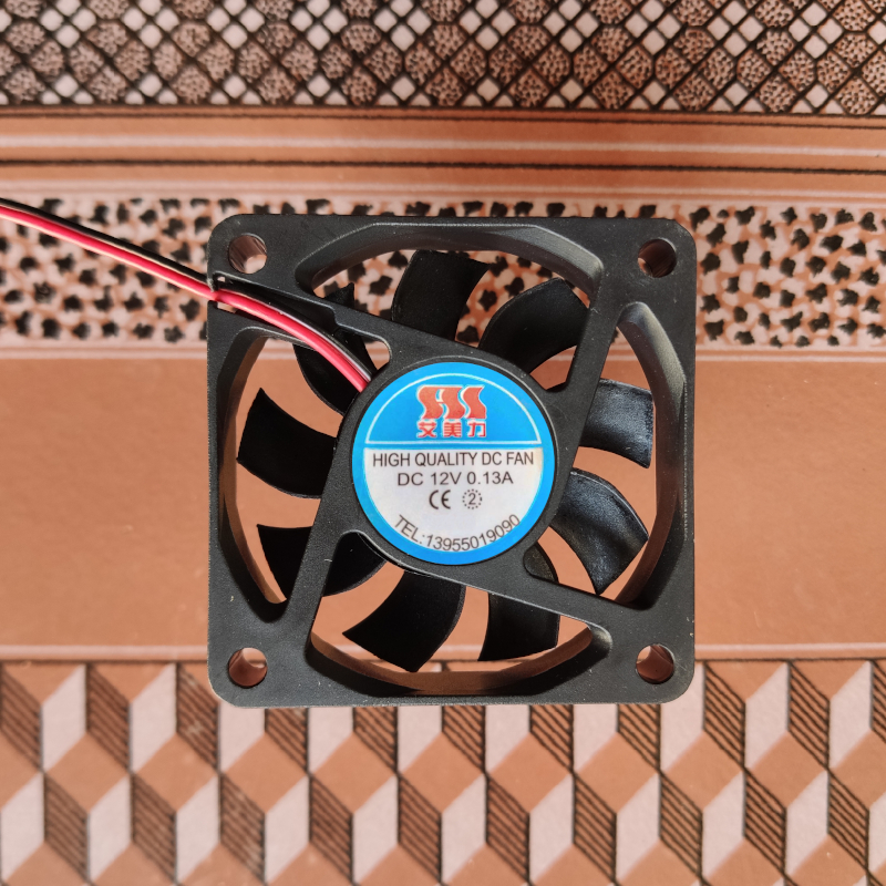 12V0.13A0.1A 十二伏 5cm6cm 电瓶车充电器里面小方形风扇 艾美力