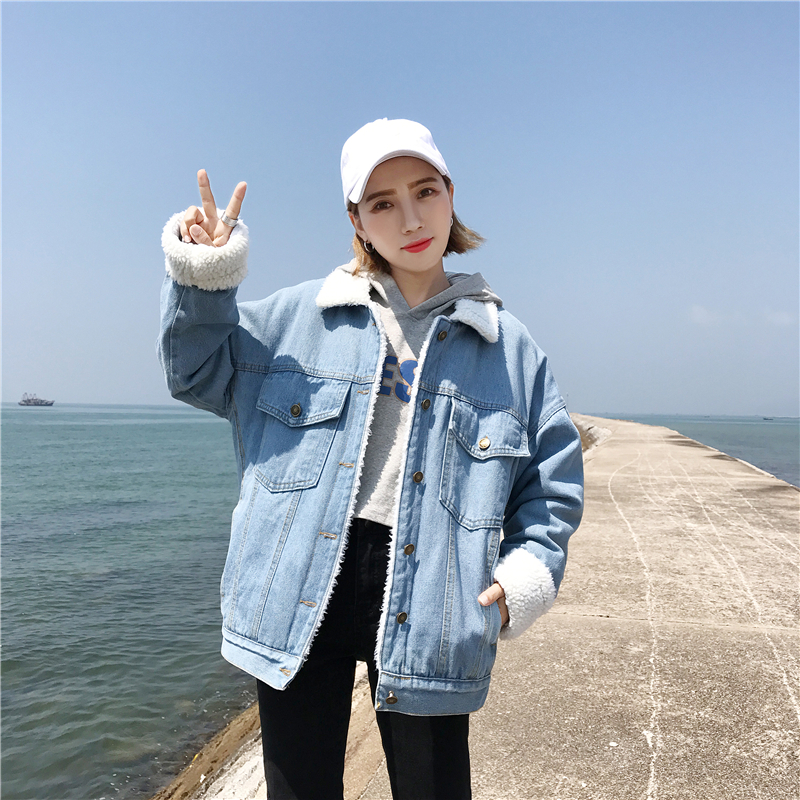 A new retro lambs in Korea, autumn, winter, new year, lamb, hair, loose collar, denim, flannel and thickened denim jacket.