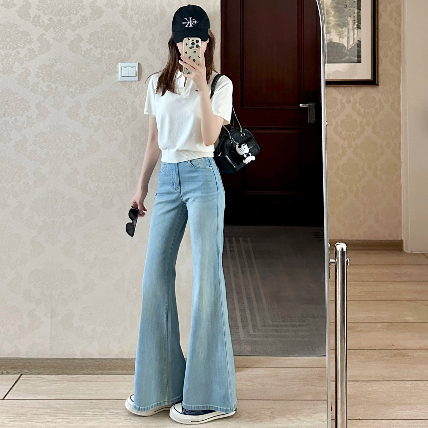 高腰微喇浅蓝牛仔裤显瘦喇叭裤