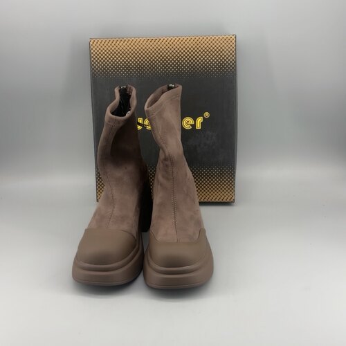 月芽儿品牌正品撤柜断码时尚加绒女靴G-23