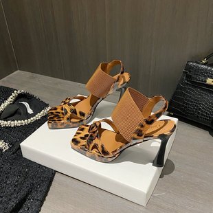 【8公分】2026春新款仙女风方头露趾厚底粗跟松紧带高跟罗马凉鞋