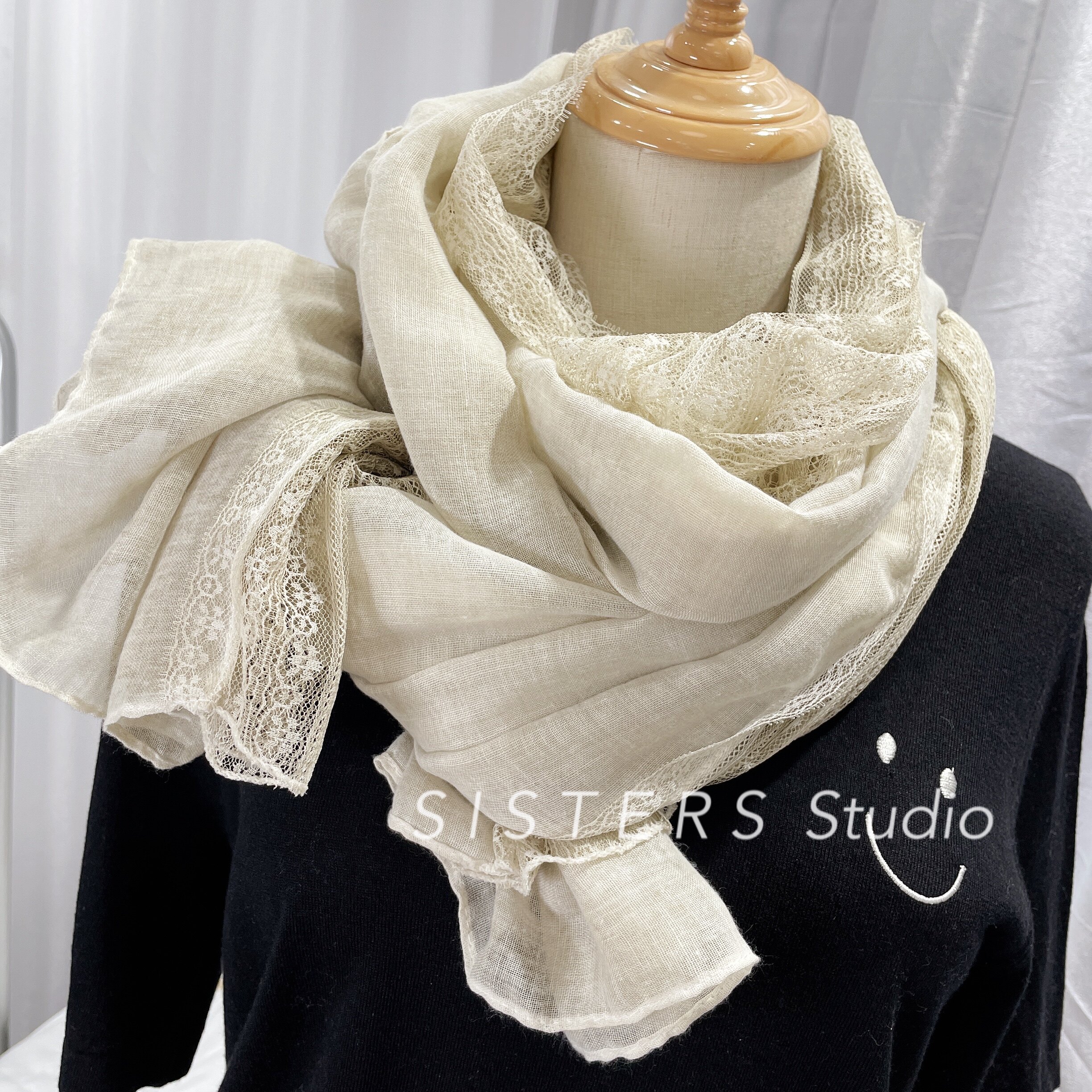 亚麻色蕾丝棉麻薄款围巾女冬季披肩春秋洋气时尚围脖丝巾纯色纱巾