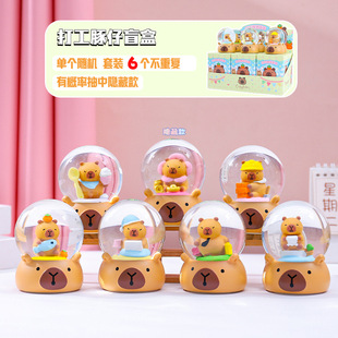 创意卡皮巴拉公仔打工仔盲盒毛绒水晶球家居卧室桌面摆件惊喜礼物