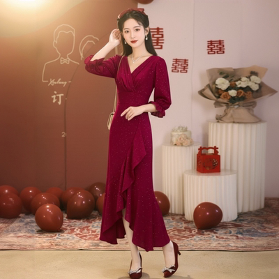红色小个子回门便装订婚礼服裙女