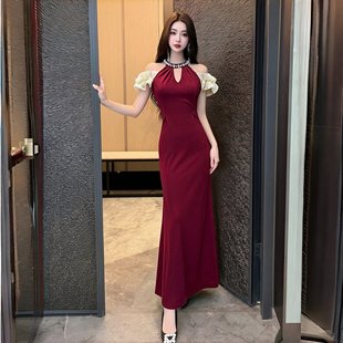 夜店短袖性感挂脖连衣裙女红色收腰鱼尾裙高级感轻奢气质礼服裙女