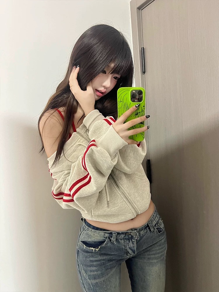 灰色一字领露肩长袖卫衣女春季2026新款修身显瘦美式辣妹短款上衣