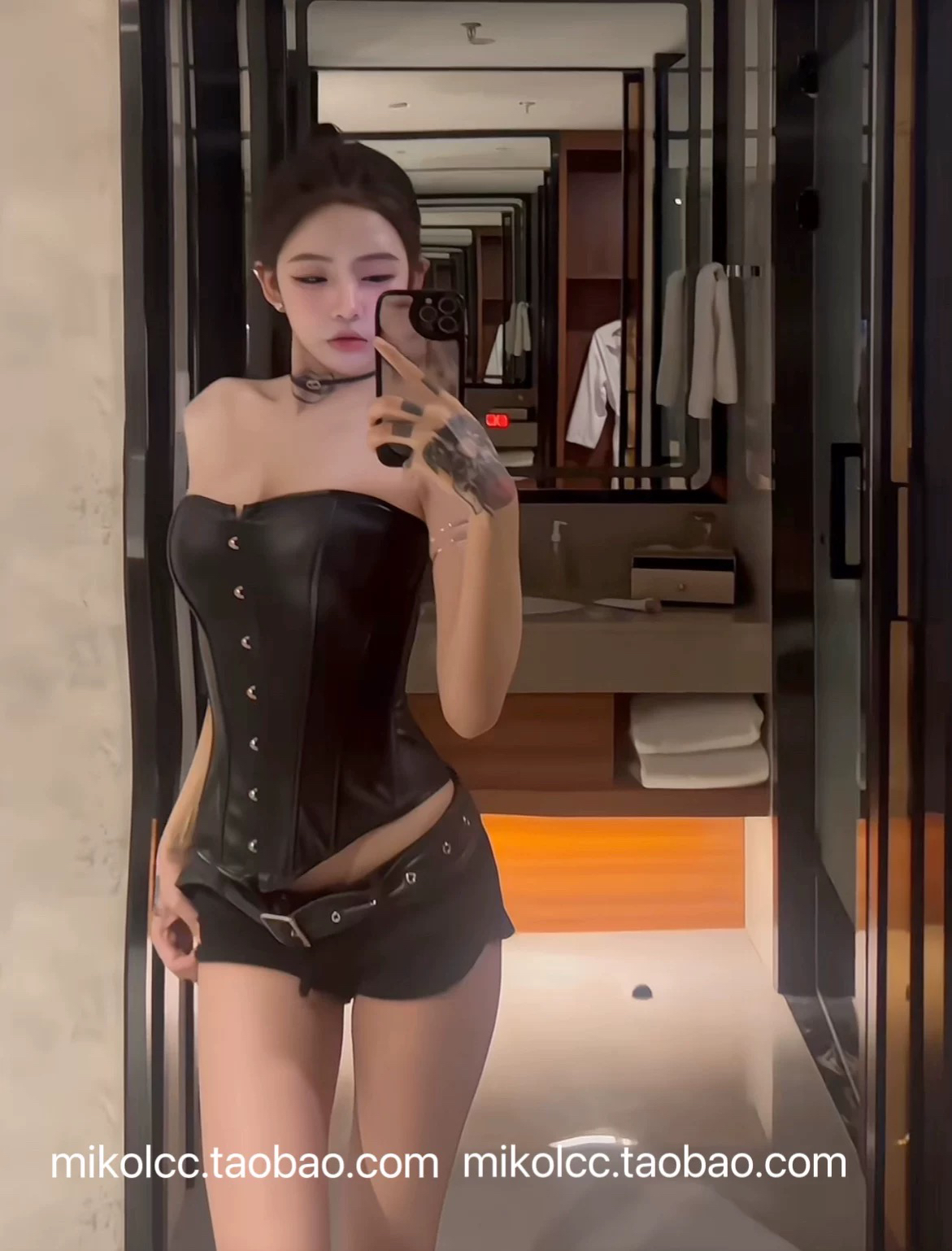 夜店酒吧万圣节元旦新年气质单排扣束腰pu皮裹胸塑腰无袖上衣女冬