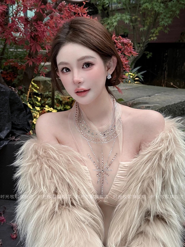 主播网红同款重工烫钻挂脖抹胸上衣纯欲性感v领镂空收腰短款背心