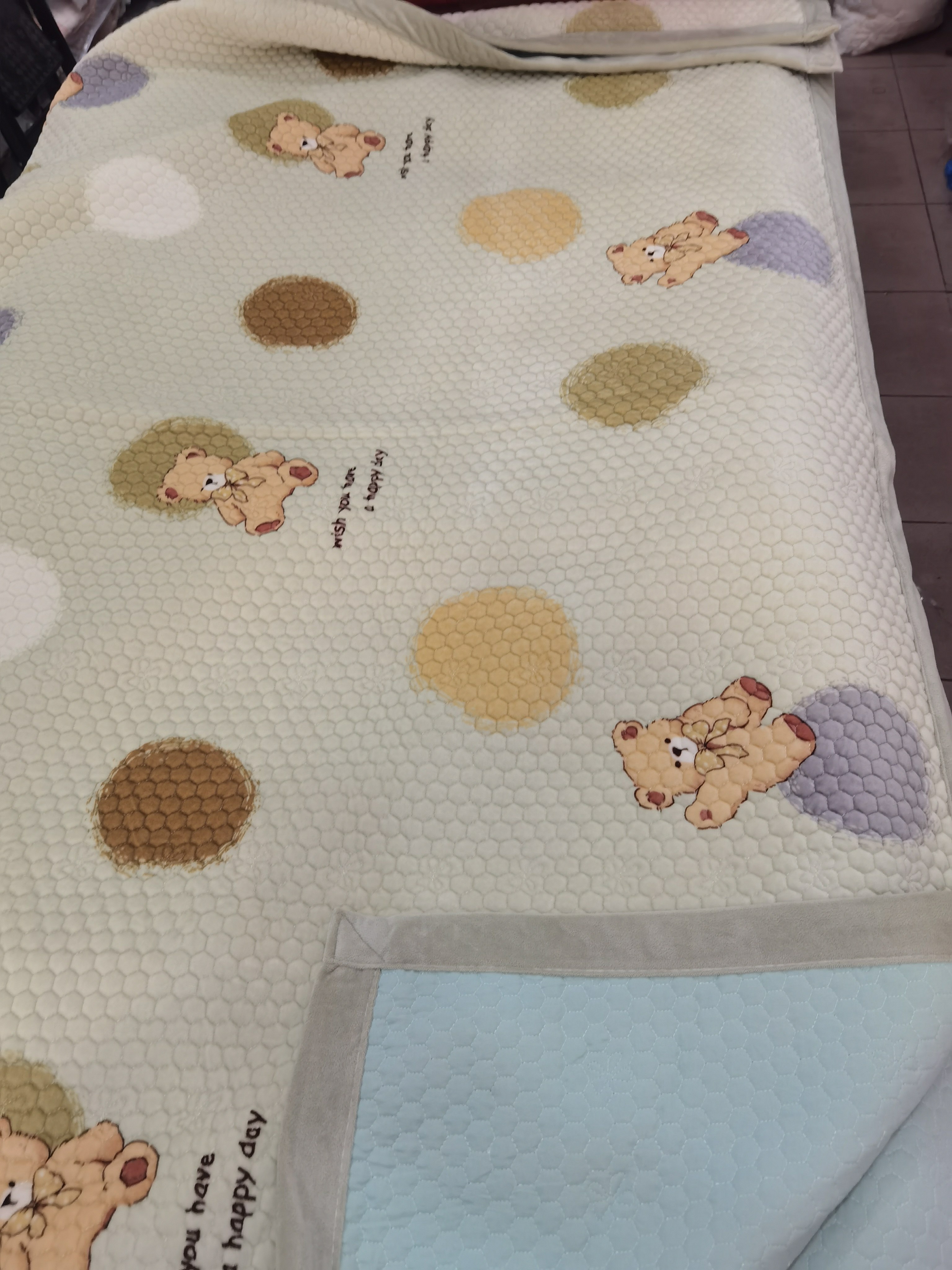 实体店跑量款婴儿绒床盖韩国出口内销床盖2米×2.3米一面绒一面布