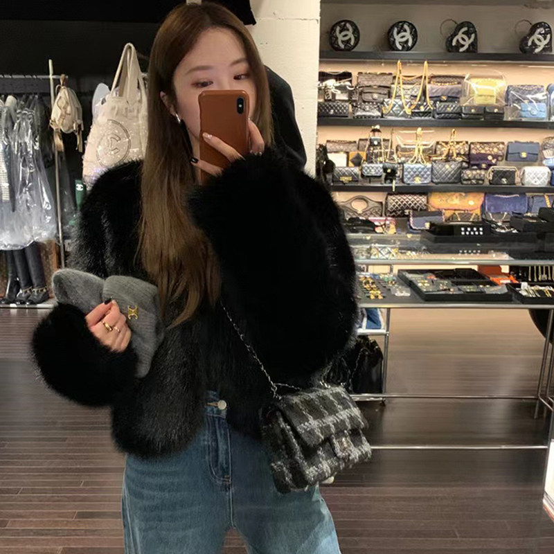 仿狐狸毛环保皮草外套女2025冬新款短款时髦宽松年轻黑色毛毛上衣,女装/女士精品,皮草,淘宝优惠券,粉丝福利购,淘宝优惠卷