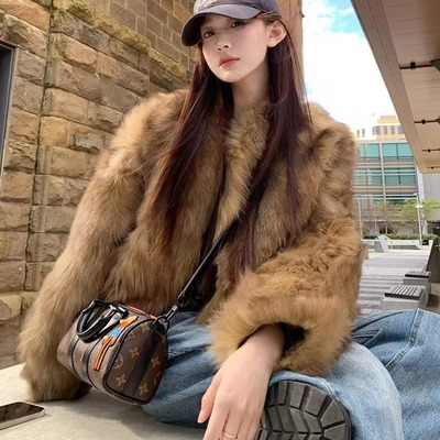 立领琥珀棕色仿皮草女2025新款冬季气质皮毛一体环保狐狸毛毛外套