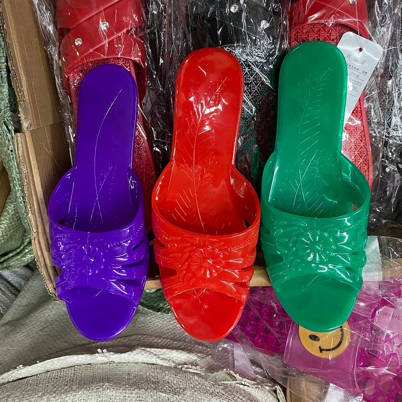 红色老款式水晶塑胶鞋 80年代喜庆大红色花朵椰树平跟底一字拖鞋