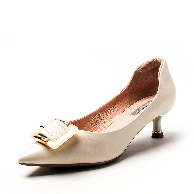 真皮女鞋子秋尖头低跟米白色羊皮