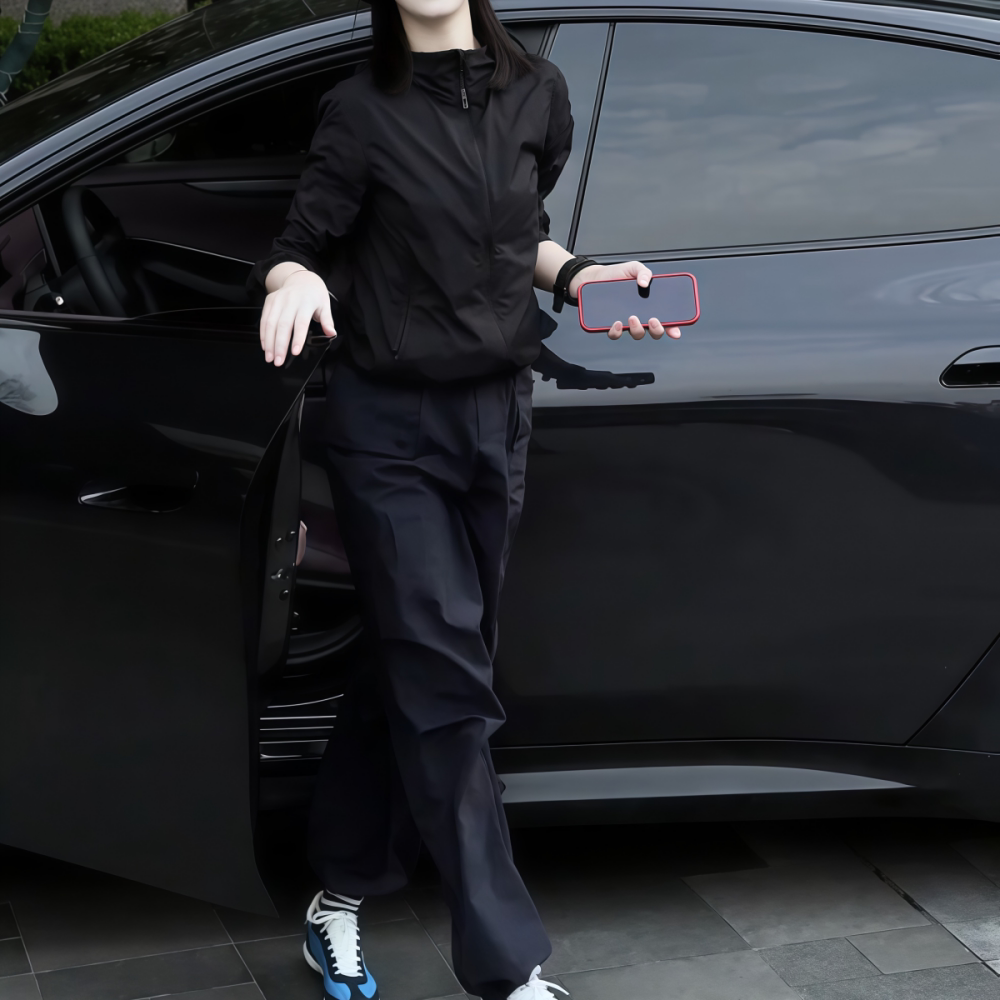 黑色连帽短外套直筒裤两件套装女
