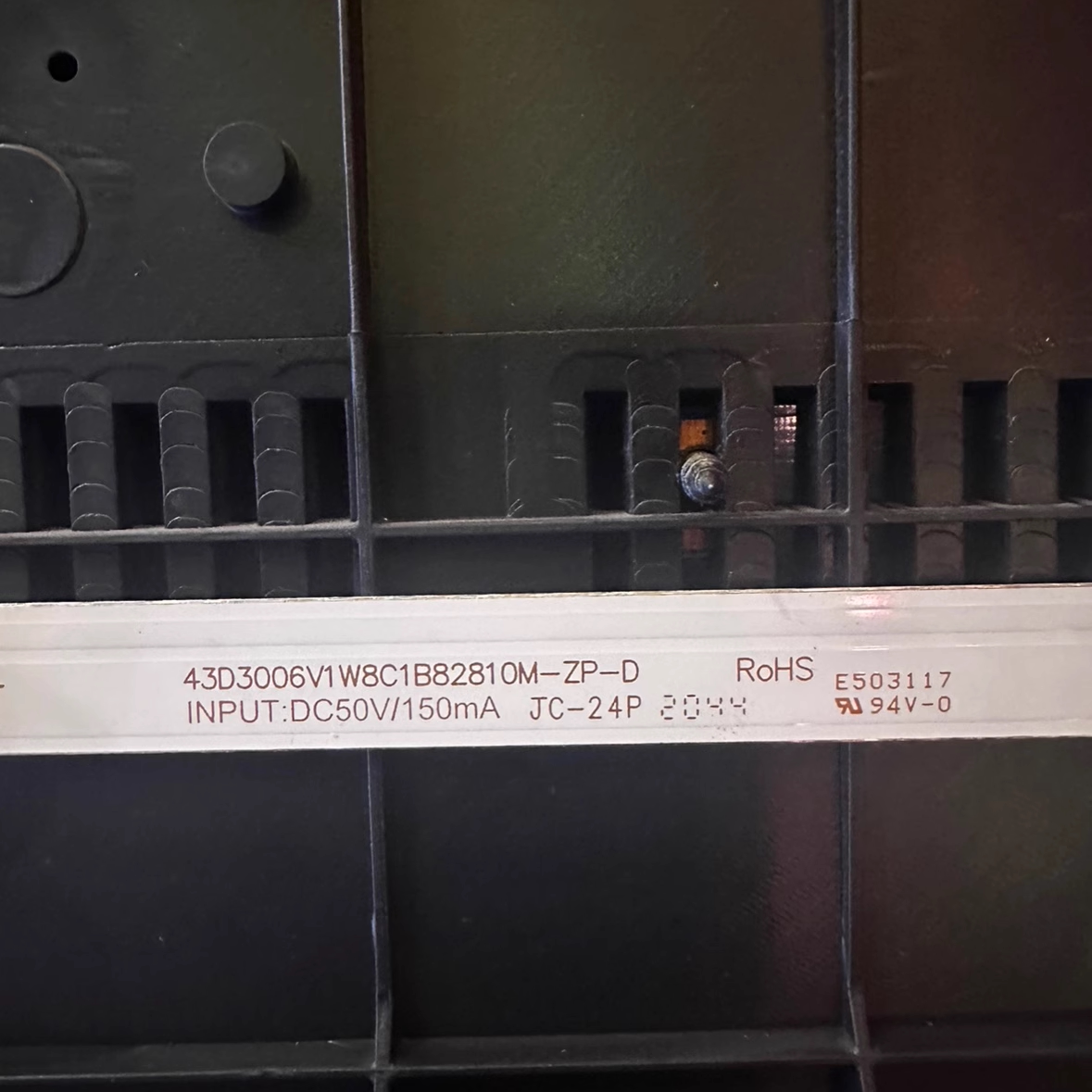 适用于通用杂牌43寸液晶电视背光LED灯条43D3006V1W8C1B82810M-Z