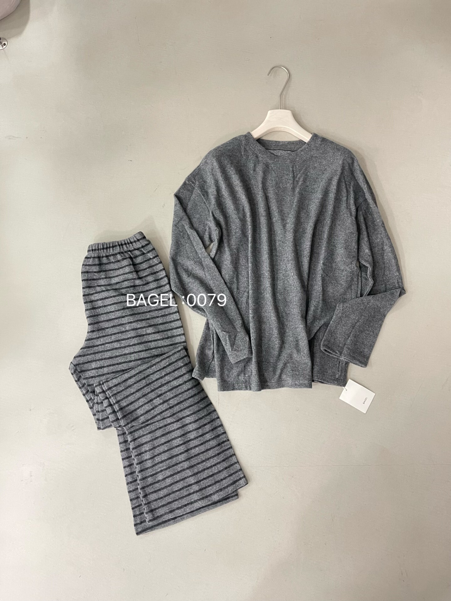 BAGEL女装2025秋冬新款圆领长袖开叉上衣宽松糯糯绒慵懒套装
