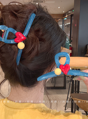 甜美可爱蓝色抓夹女撞色爱心球球盘发鲨鱼夹发量多后脑勺头发夹子