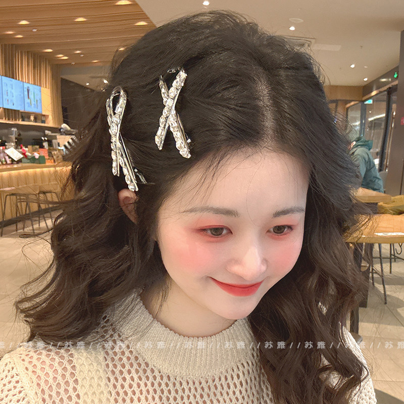 甜酷风闪钻银色交叉蝴蝶结鸭嘴夹