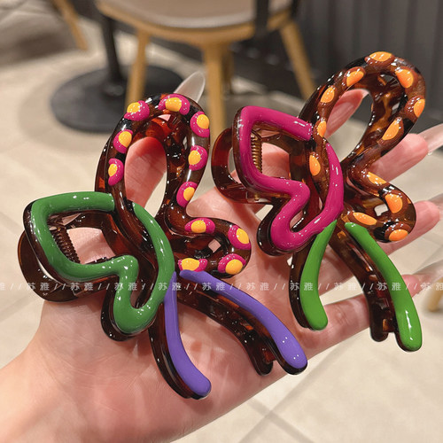 多巴胺撞色镂空蝴蝶盘发鲨鱼夹子