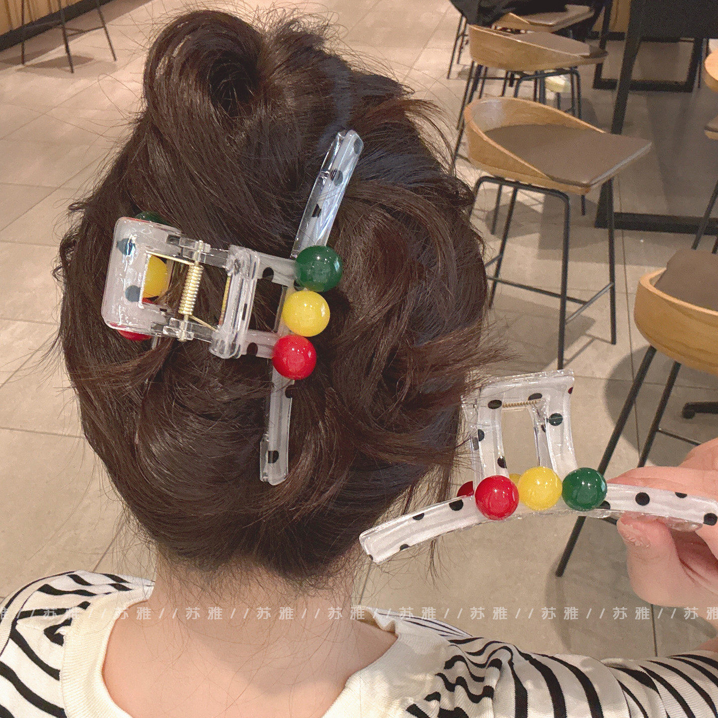 彩色球球冰透感波点盘发鲨鱼夹抓夹大号2026新款后脑勺高级感发饰