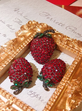 WEISS打标经典红色莱茵石草莓胸针耳夹套装[售出不退不换]