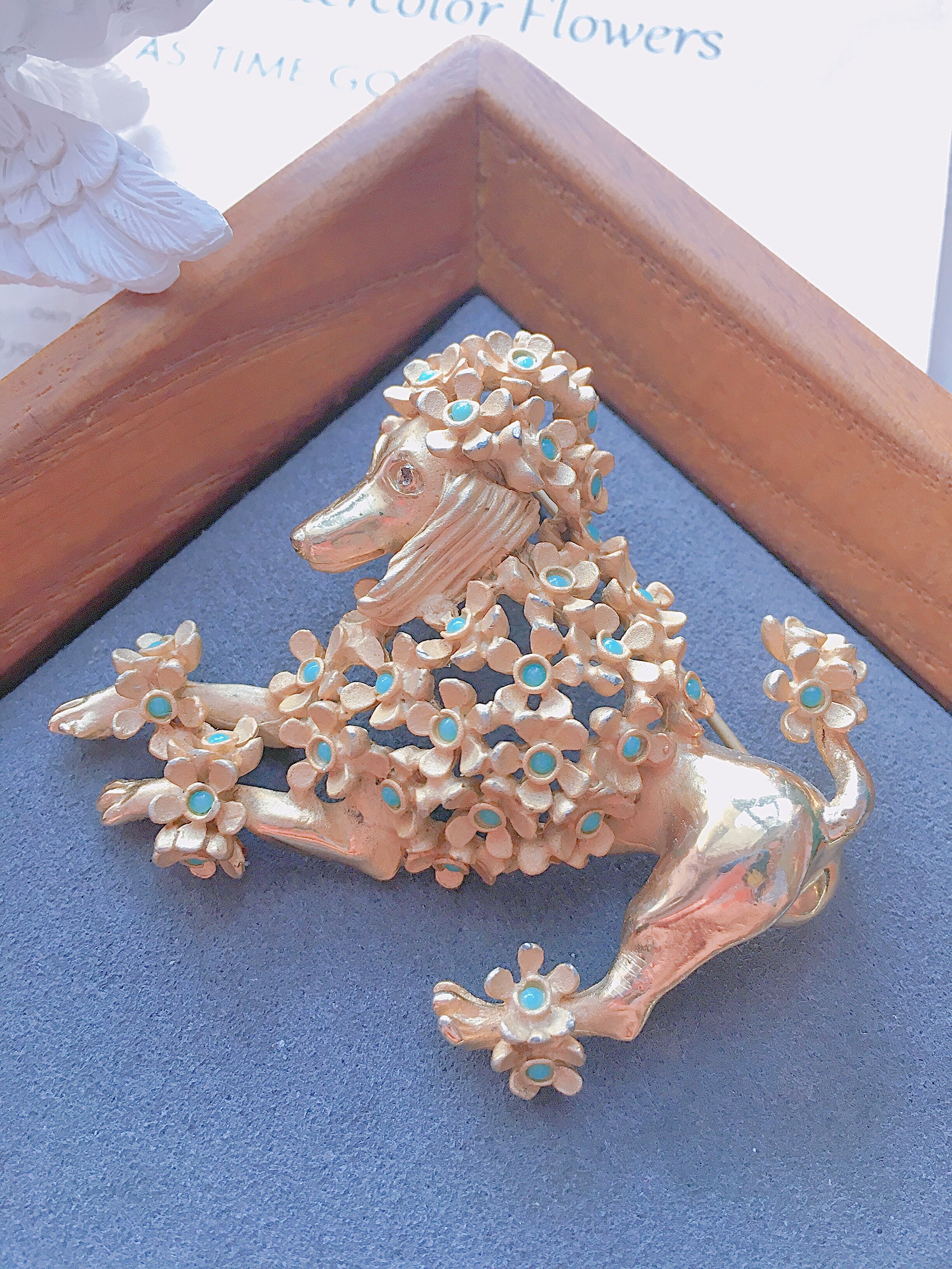Vintage 雾面金亮面金多重工艺小花镶嵌绿松石贵宾犬胸针
